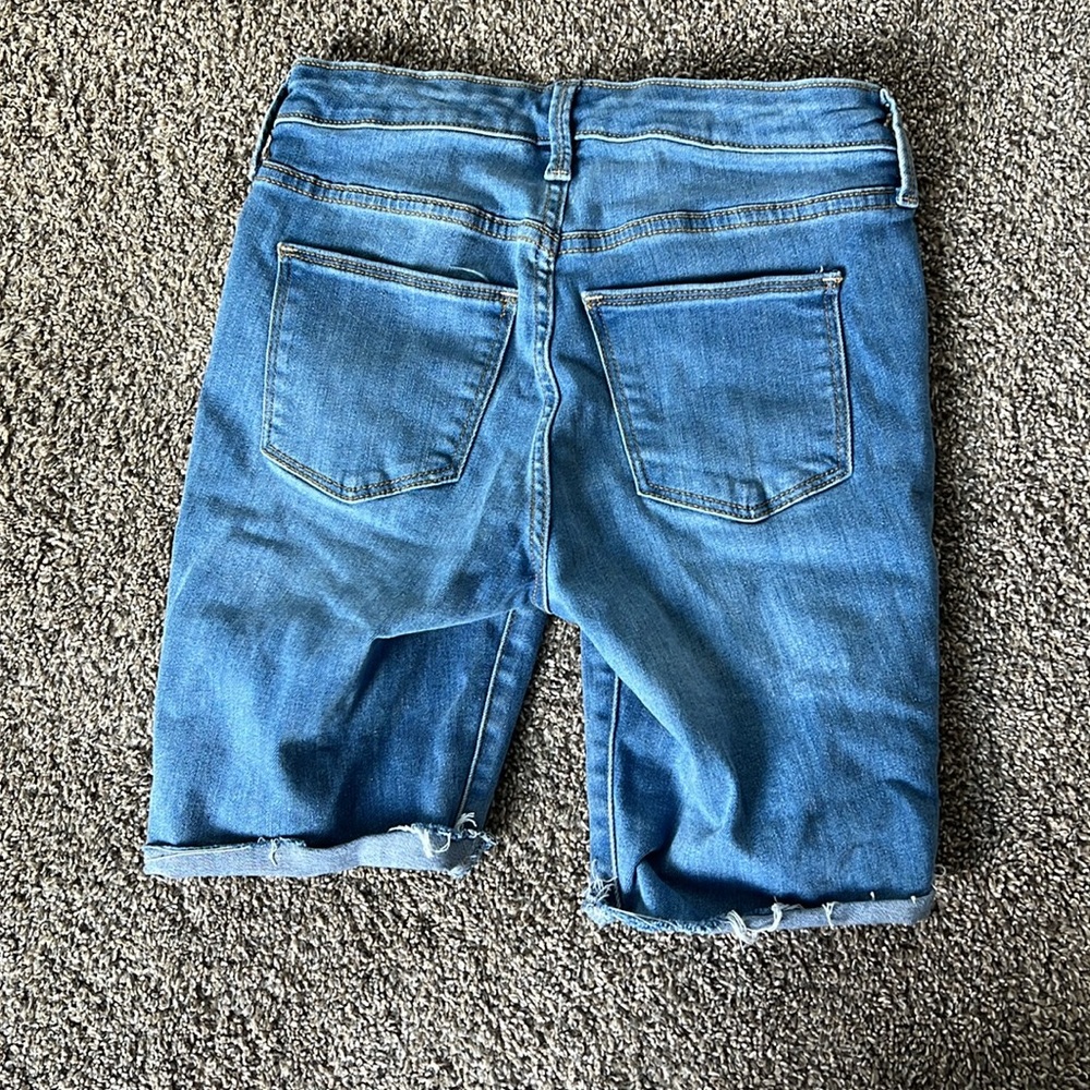 Universal threads shorts - Picture 2 of 3